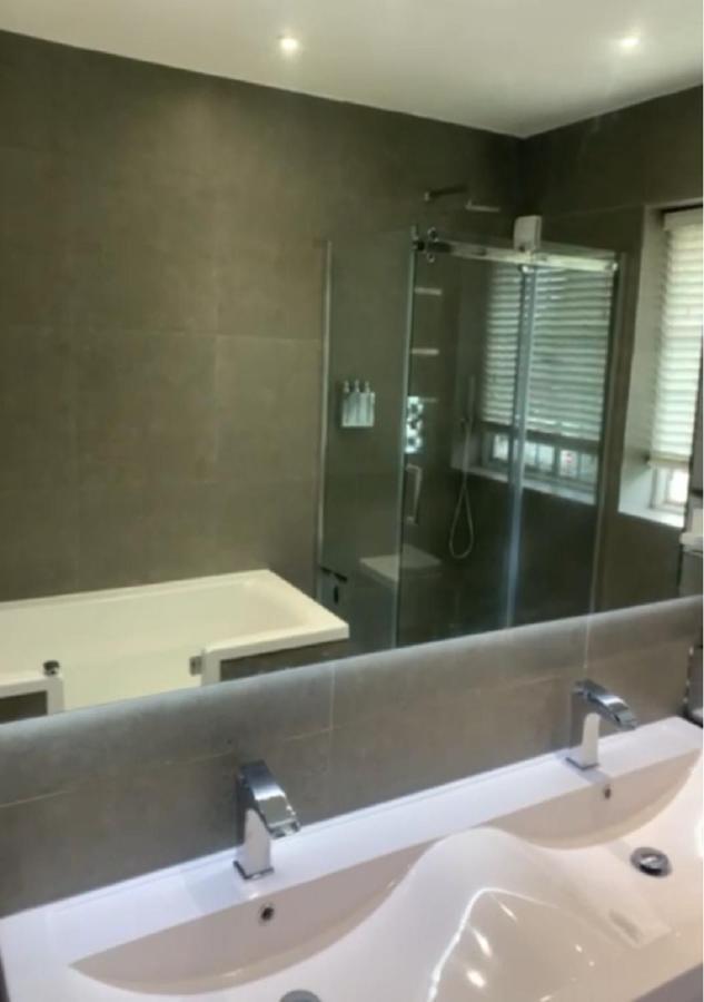 Wandsworth, South London Deluxe King Room 4 Bagian luar foto